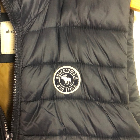 ABERCROMBIE Blue Puffer Vest - Picture 4 of 8